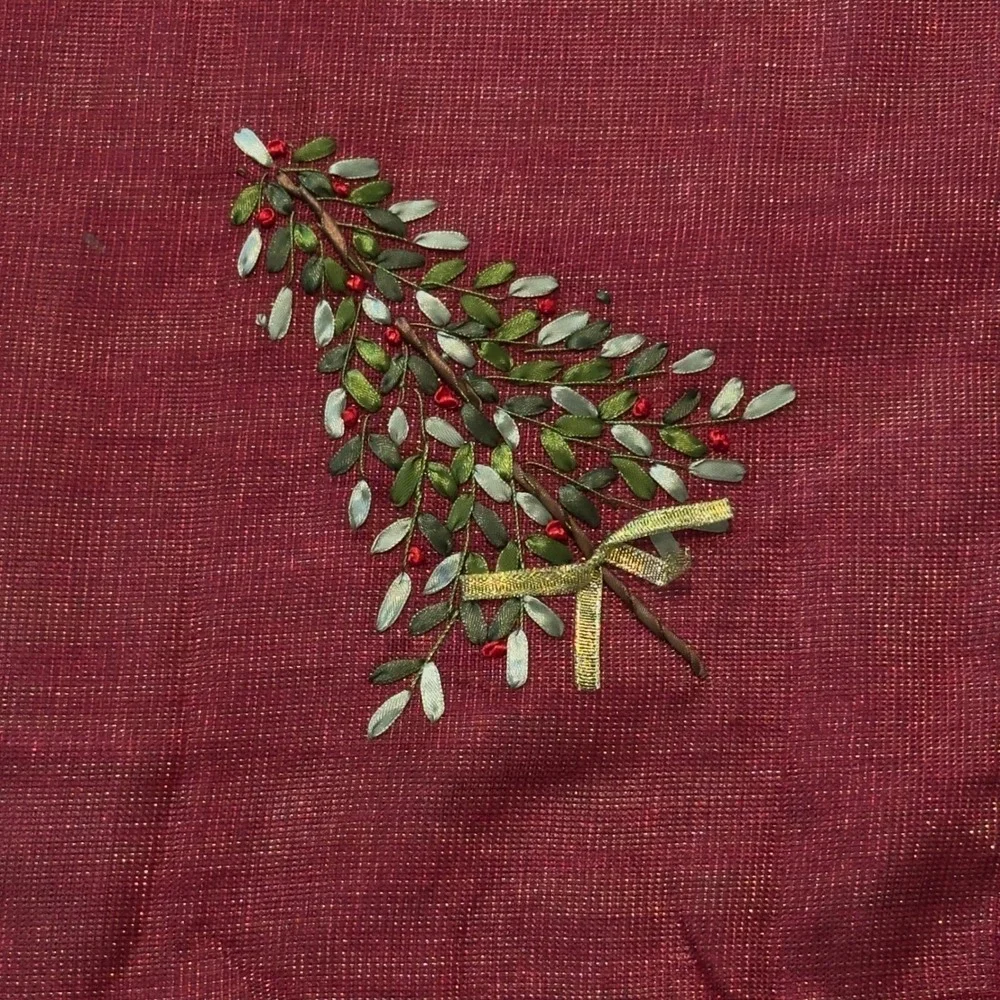 Red Christmas Tablecloth Ribbon Embroidery Mistletoe Poinsettia 53x69 Metallic